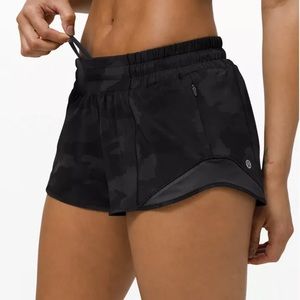 Lululemon Hotty Hot Short 2.5in size 2